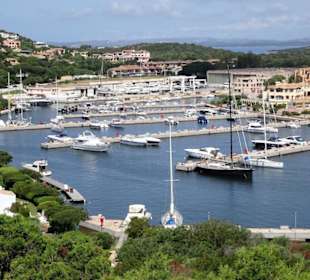 Blick auf den Yachthafen von Porto Cervo