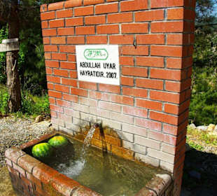 Der Staudamm selbst in voller Pracht