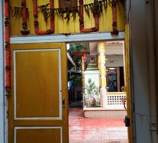 Eingang Shiv Shakti Tempel