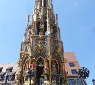 Der Schöne Brunnen auf dem Hauptmarkt