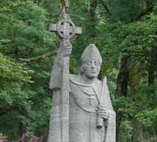 Beim Kloster: Statue des Heiligen Kilian von 1989