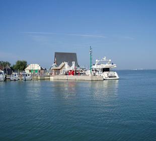 Yacht wird aufgetankt