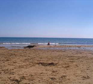 Plaża, 7 minut spacerkiem od hotelu Fountoulis 