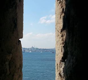 Ausblick aus einem Fenster des Turms