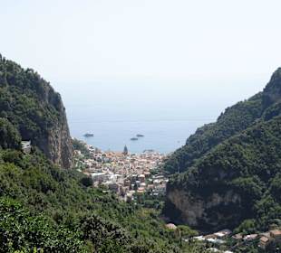 Blick hinunter auf Amalfi
