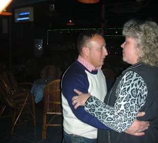 Eine Stunde später.