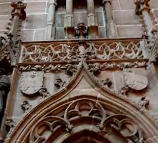 Sandsteinbau vom feinsten in der Kirche