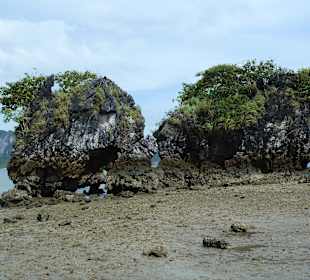 Die gegenüber liegenden Felsen