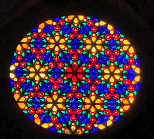 Größte Fensterrose der Welt über dem ChorWasse