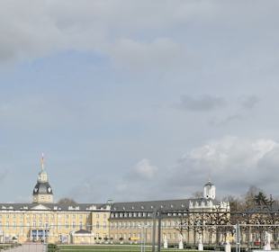 Am Schlossplatz von Karlsruhe