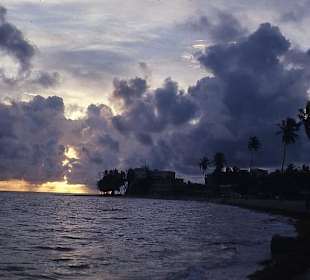 Morgendämmerung am Strand