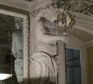 Im Riesensaal von Schloss Ehrenburg