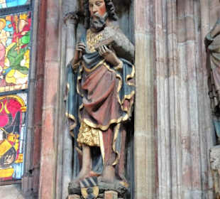 Skulpturen an den Pfeilern der Sebalduskirche