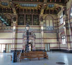 Rundgang durch die Bahnhofshalle