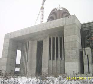 Świątynia w budowie.