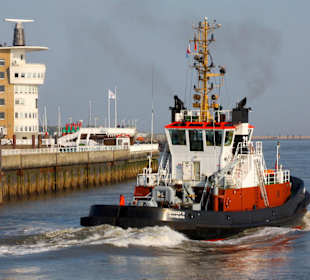 Ein Bugsier Schlepper vor Cuxhaven