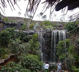 Künstlicher Wasserfall
