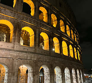 Colosseum bei Nacht