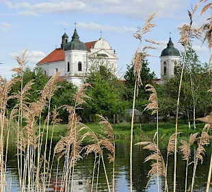 Widok kościoła od strony rzeki Narew.