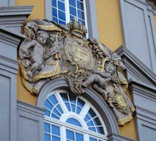 Das innenstadtseitige Wappen am Koblenzer Tor
