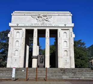 Ansichten des Siegesdenkmals in Bozen