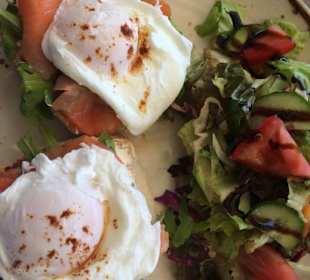 Pochierte Eier auf Lachs - lecker !!