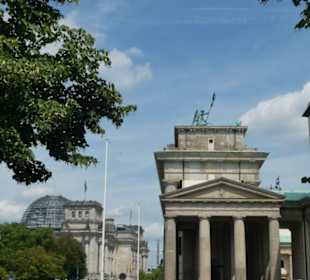 Brandenburger Tor: Blick vom Süden / Ebertstraße