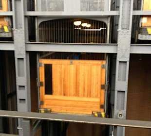 Blick auf den Fahrstuhl im Elbtunnel