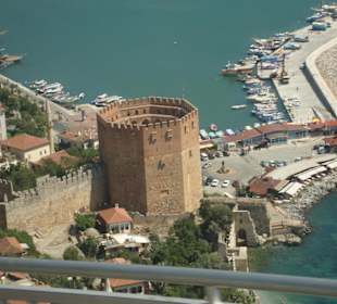 Roter Turm im Alanya Hafen