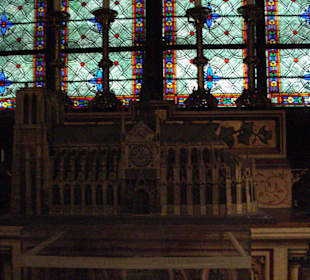 Uvnitř v Notre Damu