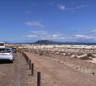 Blick von Hauptstr. /Parkstreifen auf Lobos