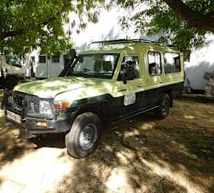 Einer aus der Flotte von 17 Land Cruisern