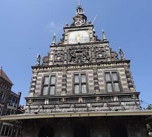 Im unteren Teil sind die Waagen