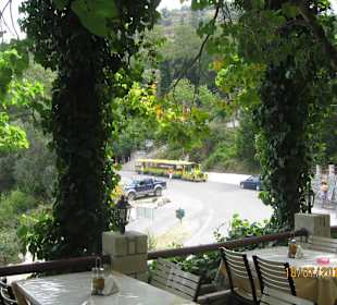 Blick vom Garten einer Taverne