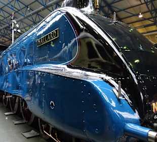 Eine Stromliniendampflok