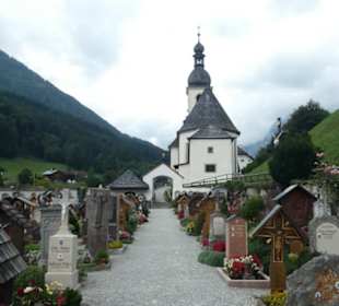 Friedhof und Kirche St. Sebastian in Ramsau