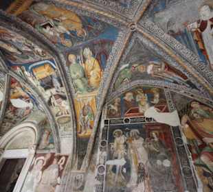 Wundervoll gemalte Fresken