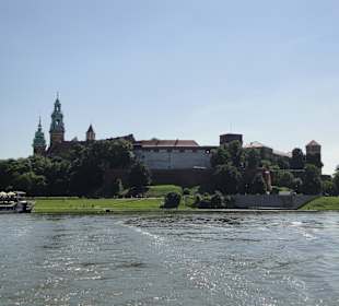 Hotel Qubus widok z prejazdzki lodka hotelowa.