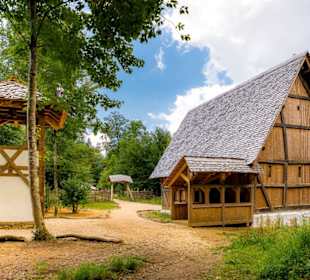 Holzkirche und Glockenturm