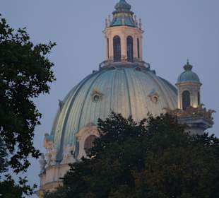 Außenansicht in der Dämmerung