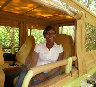 Effie, spricht sehr gut deutsch, löst Problemfälle