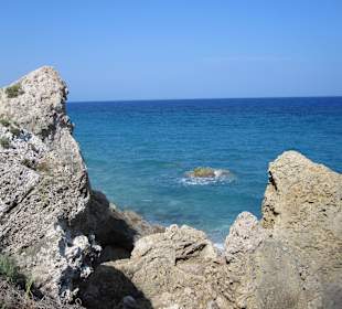Spaziergang am Felsenstrand in Rhodos!