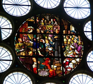 Das runde Kirchenfenster von Innen