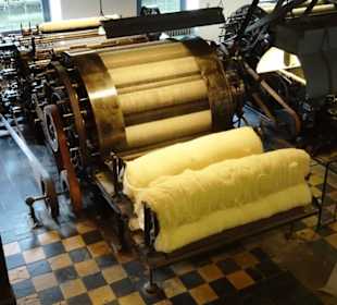 Rundgang durch die Maschinenhalle der Tuchfabrik