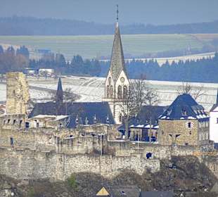 Burg und Stadt Kastellaun im Winter.