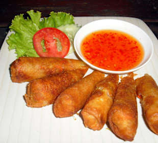 Leckere Frühlingsrollen (90THB)