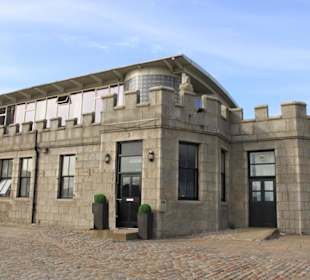 Fronansicht, oben wird gespeist