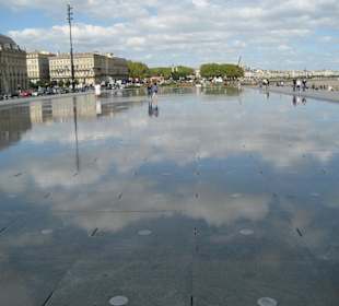 Bewässerter Platz in Vieux Bordeaux