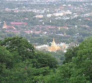 Blick auf die Pagode vom Mandalay Hill