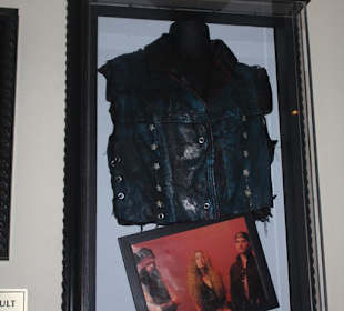 Ausstattung Café durch prominente Gegenstände